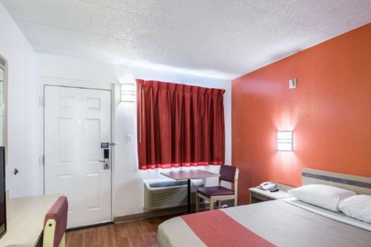 Motel 6 Chicago Southwest - Aurora Zewnętrze zdjęcie