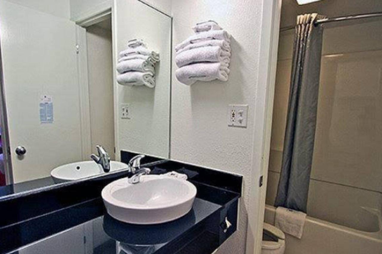 Motel 6 Chicago Southwest - Aurora Zewnętrze zdjęcie